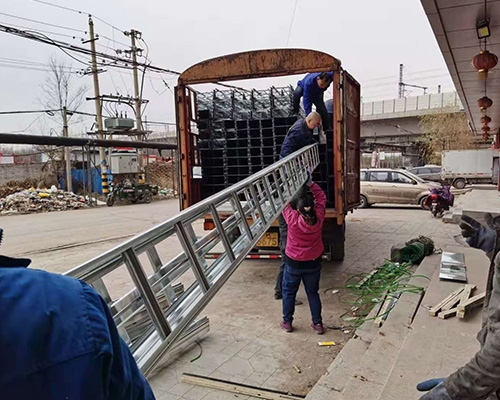 鍍鋅大跨距橋架發(fā)往呂梁市中陽(yáng)縣